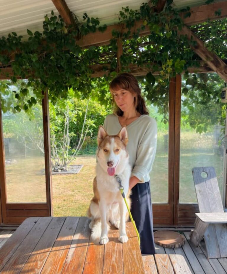 Claire Thomas énergéticienne animalière en consultation